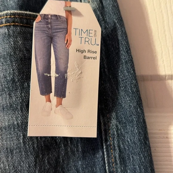 Women’s Time and Tru Barrel Jeans - Picture 2 of 4